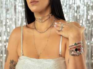 pulseira balenciaga abraçadeira