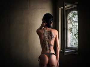 tate mcrae topless